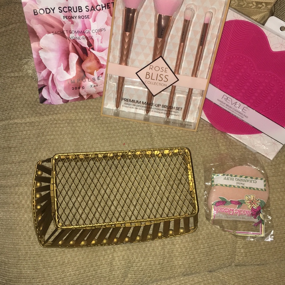 💝 Pretty ‘N Pink Stainless Steel Gold Gift Basket - Picture 4 of 7